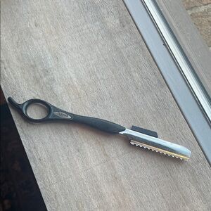 feathers Black and Silver Hair Styling Razor